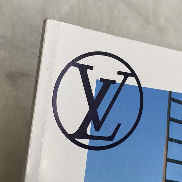 Louis Vuitton The Book #12 - Picture 9 of 13